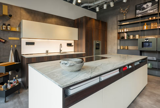 Encimera de cocina en color platino de Sensa by Cosentino